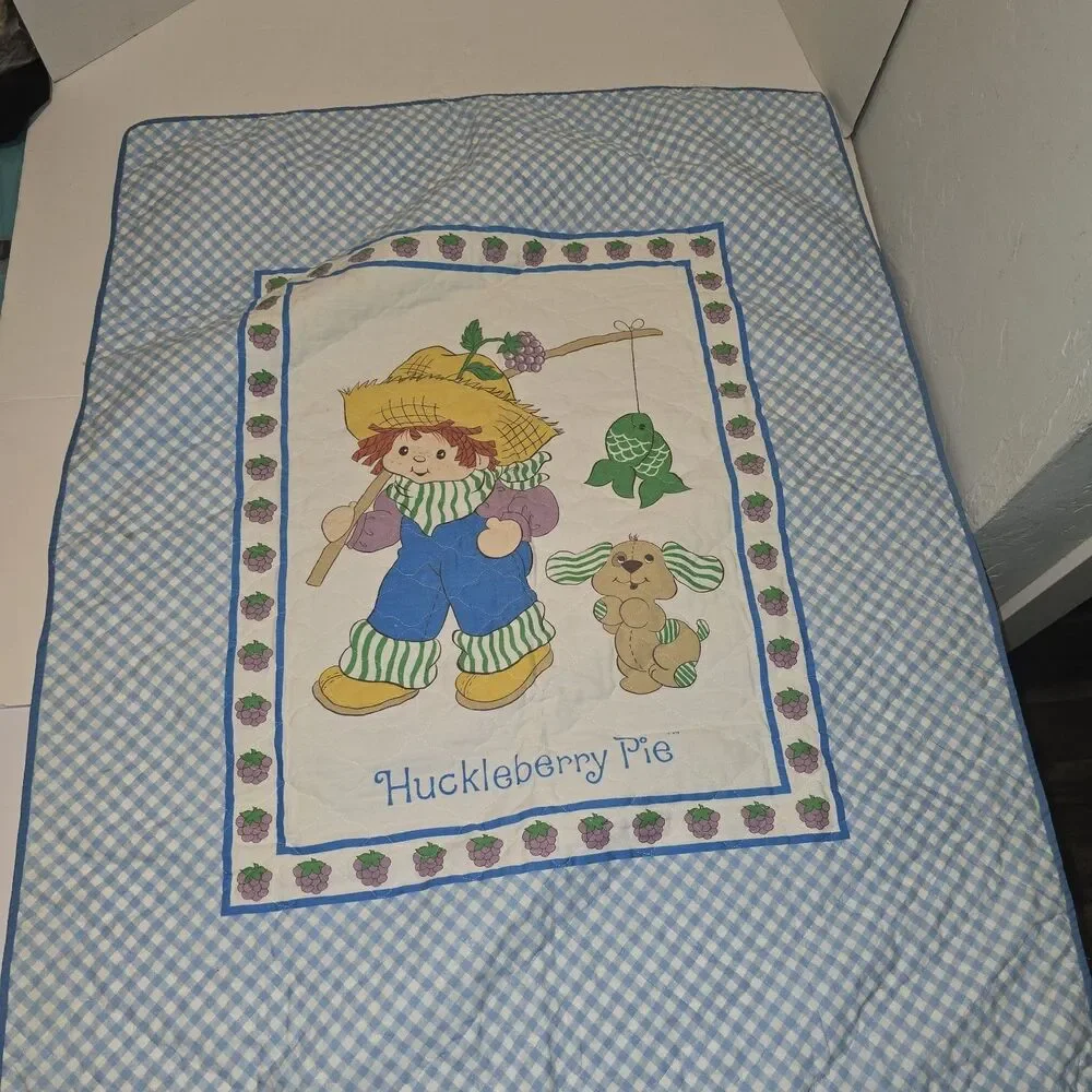 Vtg Huckleberry Pie Strawberry Shortcake Handmade Baby Quilt Blanket 33x42 #219
